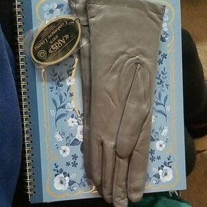 Aris Women's Elegant Gray Leather Gloves